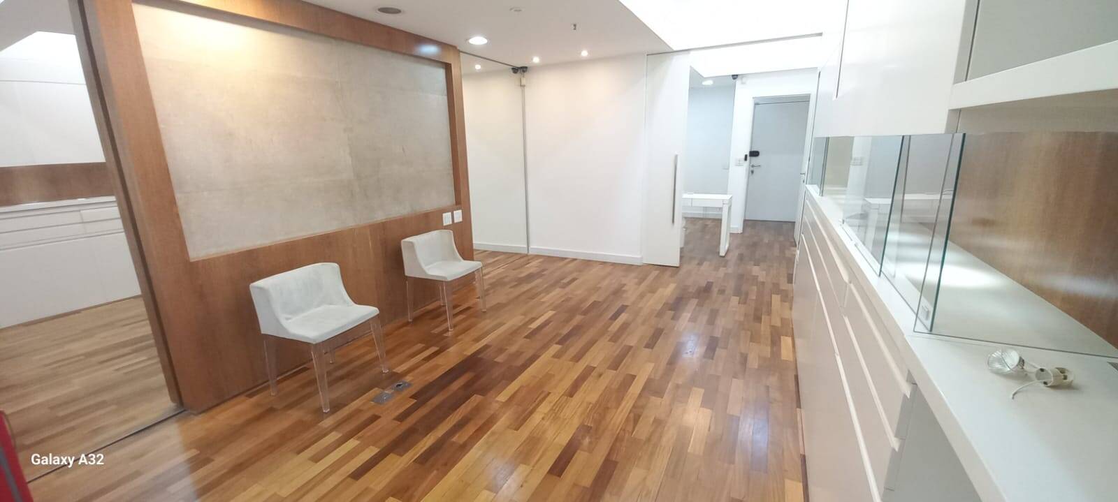 #306 - Sala para Locação em Santos - SP